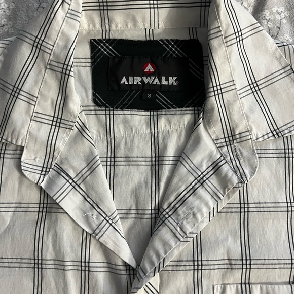 Airwalk short sleeve dress shirt -- Small - Picture 5 of 5